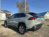 Toyota RAV4 2022 года за 17 500 000 тг. в Атырау – фото 4