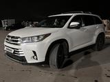 Toyota Highlander 2018 года за 16 000 000 тг. в Караганда – фото 2