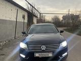 Volkswagen Passat 2013 года за 4 500 000 тг. в Алматы