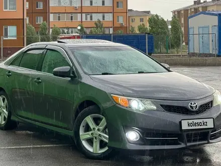 Toyota Camry 2013 года за 7 900 000 тг. в Актобе – фото 2