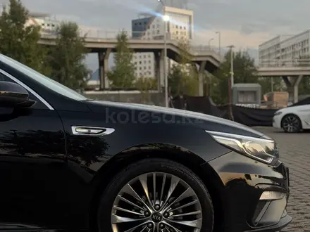 Kia K5 2018 года за 9 600 000 тг. в Алматы – фото 4