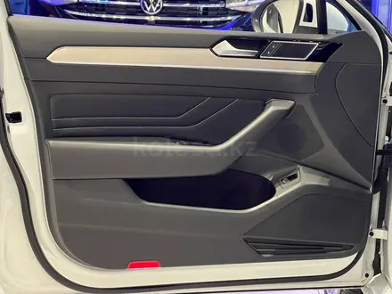 Volkswagen Passat Exclusive 1.4 TSI 2022 года за 15 090 000 тг. в Караганда – фото 11