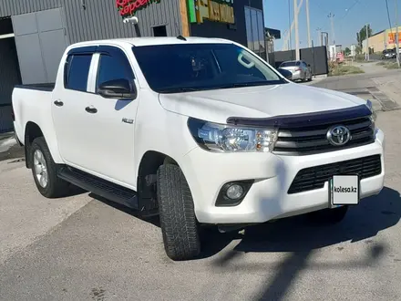 Toyota Hilux 2018 года за 15 000 000 тг. в Шымкент – фото 2