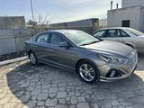 Hyundai Sonata 2019 года за 7 000 000 тг. в Актобе – фото 2