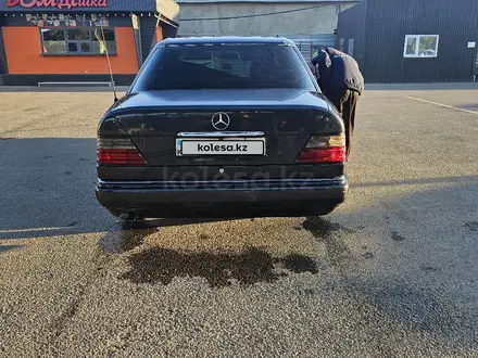 Mercedes-Benz E 280 1995 года за 3 395 000 тг. в Талдыкорган – фото 4