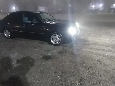 Mercedes-Benz E 320 1998 года за 2 500 000 тг. в Алматы – фото 2