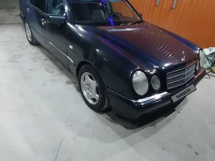 Mercedes-Benz E 320 1998 года за 2 500 000 тг. в Алматы – фото 5