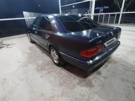Mercedes-Benz E 320 1998 года за 2 500 000 тг. в Алматы – фото 10