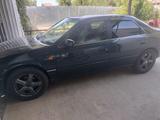 Toyota Camry 1998 годаүшін3 400 000 тг. в Тараз – фото 2
