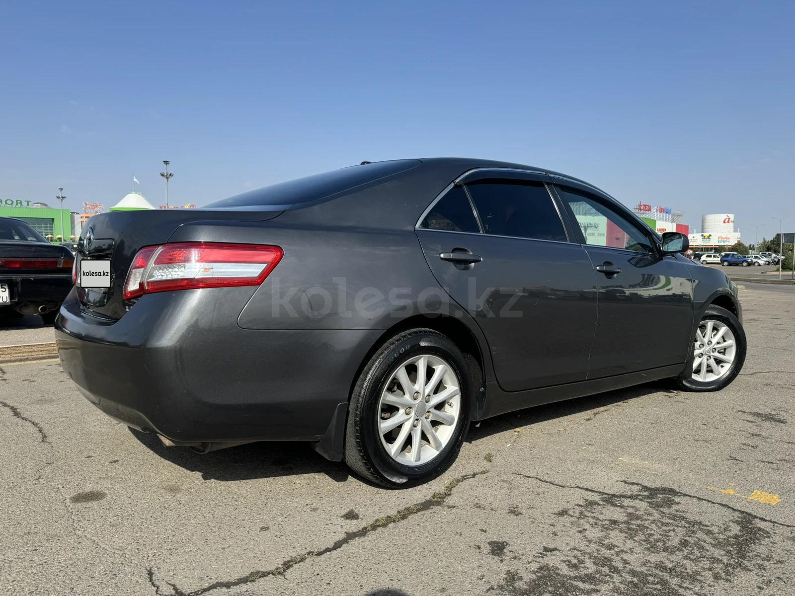 Toyota Camry 2011 г.