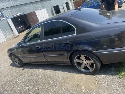 BMW 528 1998 года за 2 600 000 тг. в Алматы – фото 4