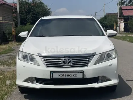 Toyota Camry 2013 года за 8 800 000 тг. в Шымкент – фото 2
