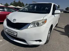 Toyota Sienna, 2010