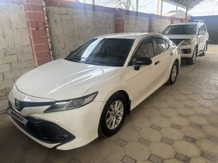Toyota Camry 2018 года за 12 300 000 тг. в Тараз – фото 2