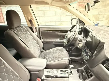 Mitsubishi Outlander 2016 года за 8 000 000 тг. в Алматы – фото 23