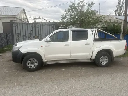 Toyota Hilux 2013 года за 11 000 000 тг. в Талдыкорган – фото 2