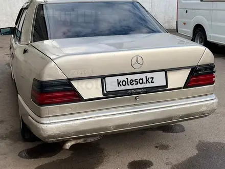 Mercedes-Benz E 200 1991 года за 1 500 000 тг. в Петропавловск – фото 5