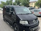 Volkswagen Multivan 2011 годаүшін10 800 000 тг. в Караганда – фото 2