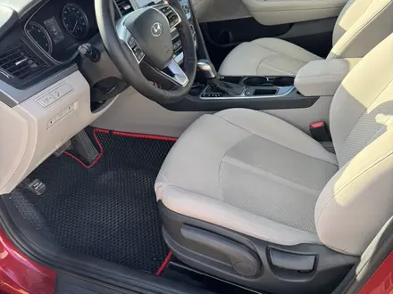 Hyundai Sonata 2019 года за 8 000 000 тг. в Уральск – фото 11