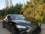 Lexus ES 250 2021 года за 21 200 000 тг. в Алматы – фото 2