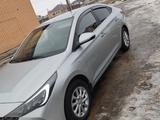 Hyundai Accent 2021 года за 8 500 000 тг. в Уральск – фото 2