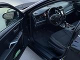 Toyota Camry 2015 года за 7 500 000 тг. в Атырау – фото 4