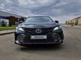 Toyota Camry 2020 годаfor14 400 000 тг. в Актобе – фото 2