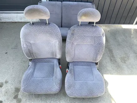 Салон на Ниссан Марч купе 1992-2002 за 70 000 тг. в Алматы – фото 2