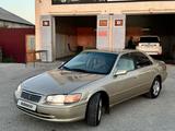 Toyota Camry 2000 года за 3 600 000 тг. в Актау – фото 3