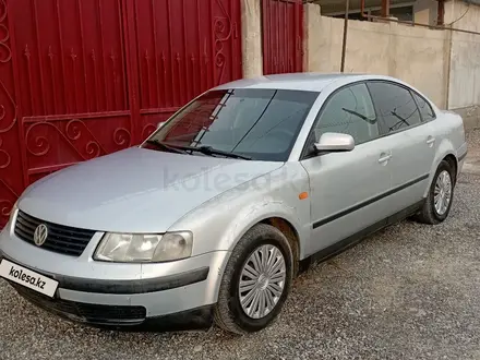 Volkswagen Passat 1997 года за 1 300 000 тг. в Тараз – фото 2