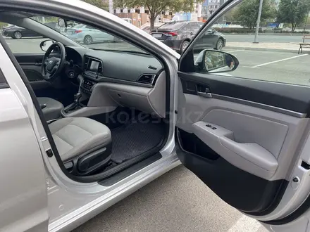 Hyundai Elantra 2017 года за 7 500 000 тг. в Атырау – фото 9