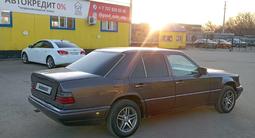 Mercedes-Benz E 220 1994 года за 2 100 000 тг. в Усть-Каменогорск – фото 3