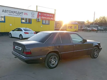 Mercedes-Benz E 220 1994 года за 1 750 000 тг. в Усть-Каменогорск – фото 3