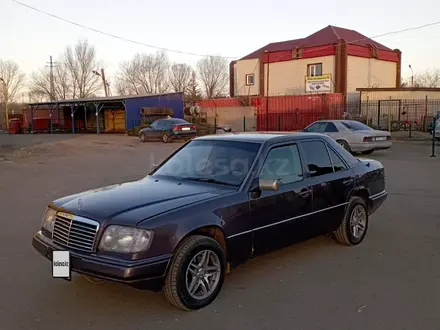 Mercedes-Benz E 220 1994 года за 1 750 000 тг. в Усть-Каменогорск – фото 2