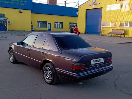 Mercedes-Benz E 220 1994 года за 1 750 000 тг. в Усть-Каменогорск – фото 8