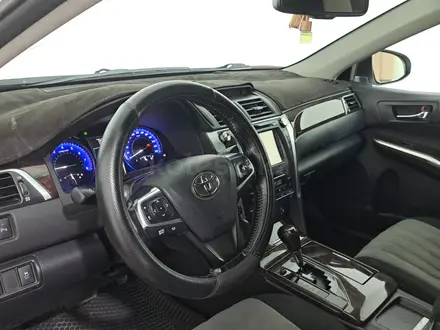 Toyota Camry 2015 года за 9 630 000 тг. в Астана – фото 11