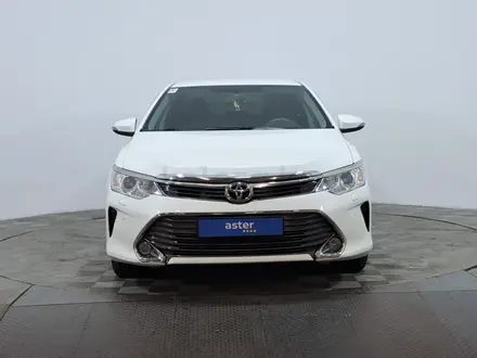 Toyota Camry 2015 года за 9 630 000 тг. в Астана – фото 2