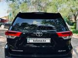 Toyota Highlander 2015 года за 14 500 000 тг. в Алматы – фото 4