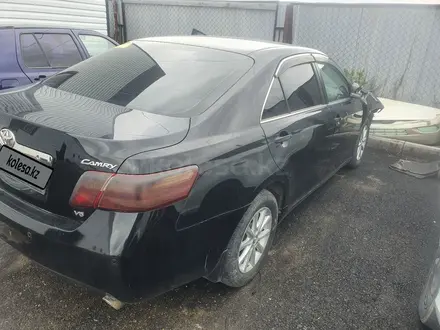 Toyota Camry 2011 года за 2 000 000 тг. в Актобе – фото 2