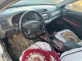 Toyota Camry 2003 года за 10 000 тг. в Актобе – фото 4