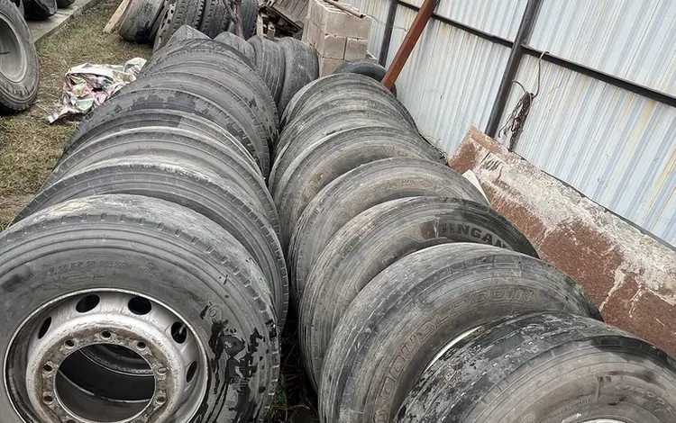 Грузовые шины с дисками 12R22.5 за 30 000 тг. в Туздыбастау