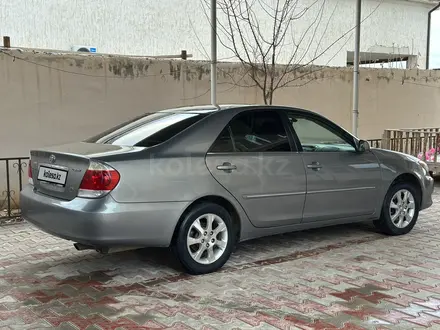 Toyota Camry 2004 года за 5 900 000 тг. в Жанаозен – фото 3