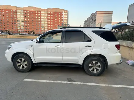 Toyota Fortuner 2007 года за 7 900 000 тг. в Актобе – фото 2