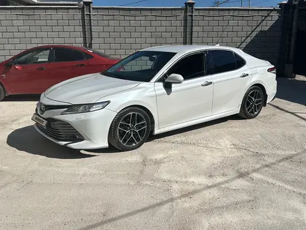 Toyota Camry 2019 года за 11 000 000 тг. в Алматы