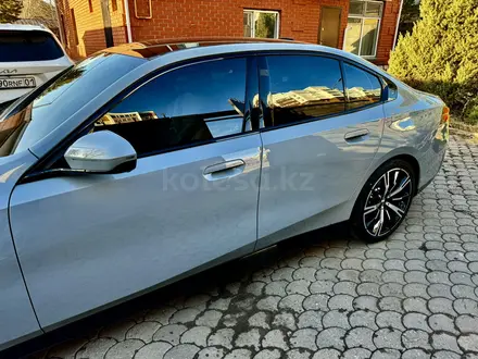 BMW 530 2023 года за 42 500 000 тг. в Астана – фото 10