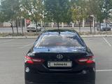 Toyota Camry 2021 года за 16 500 000 тг. в Атырау – фото 3