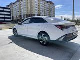Hyundai Elantra 2023 года за 8 900 000 тг. в Петропавловск – фото 2