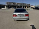 Mercedes-Benz CLK 320 2001 годаfor3 900 000 тг. в Актау – фото 2