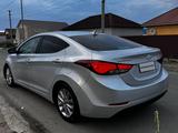 Hyundai Elantra 2015 годаfor4 200 000 тг. в Атырау – фото 2