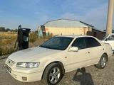 Toyota Camry 1997 годаүшін2 700 000 тг. в Семей – фото 2